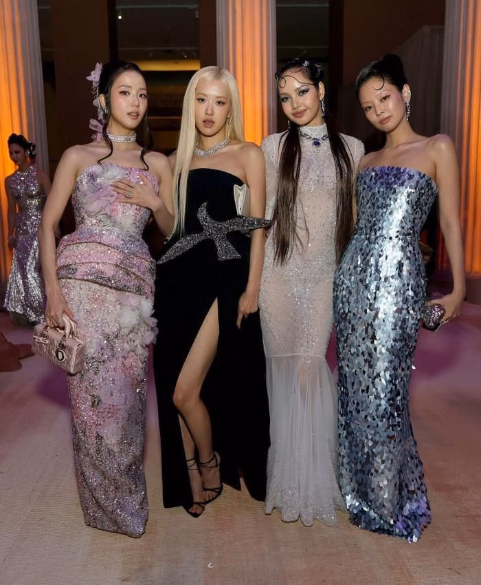 Sức ảnh hưởng của BLACKPINK khiến mọi cử chỉ, lời nói từ ekip đều bị soi xét kỹ lưỡng.