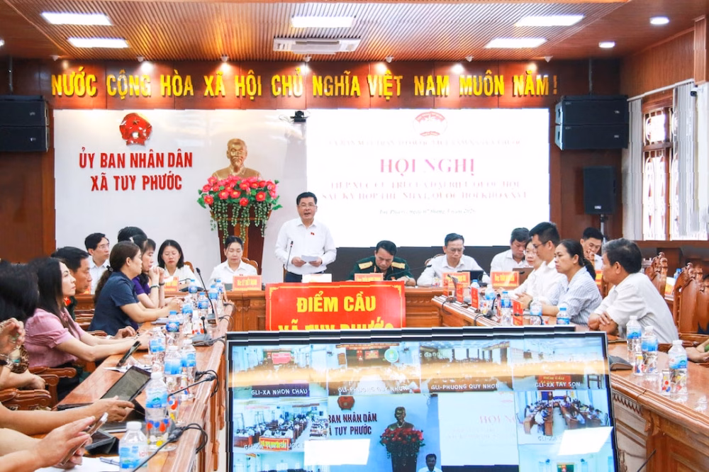 Phó Chủ tịch Quốc hội Nguyễn Hồng Diên và Đoàn ĐBQH tỉnh Gia Lai tiếp xúc cử tri các địa phương thuộc đơn vị bầu cử số 1. Ảnh: daibieunhandan.vn