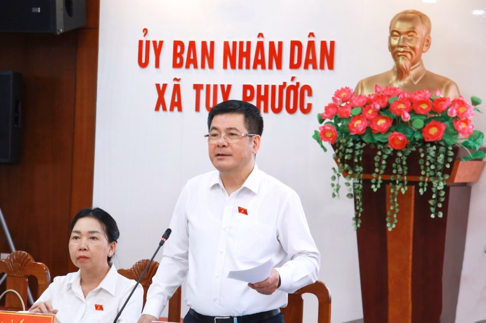 Phó Chủ tịch Quốc hội Nguyễn Hồng Diên phát biểu tại Hội nghị tiếp xúc cử tri. Ảnh: daibieunhandan.vn